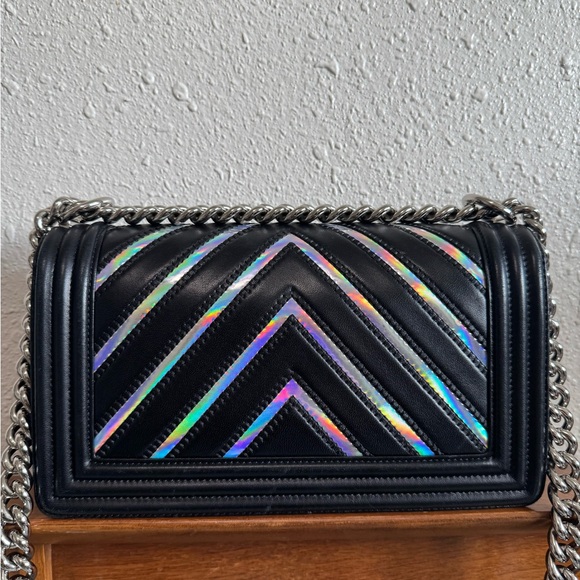 ❌SOLD❌ CHANEL Limited Edition Boy Flap Bag Chevron Lambskin Holographic Medium - Picture 5 of 16